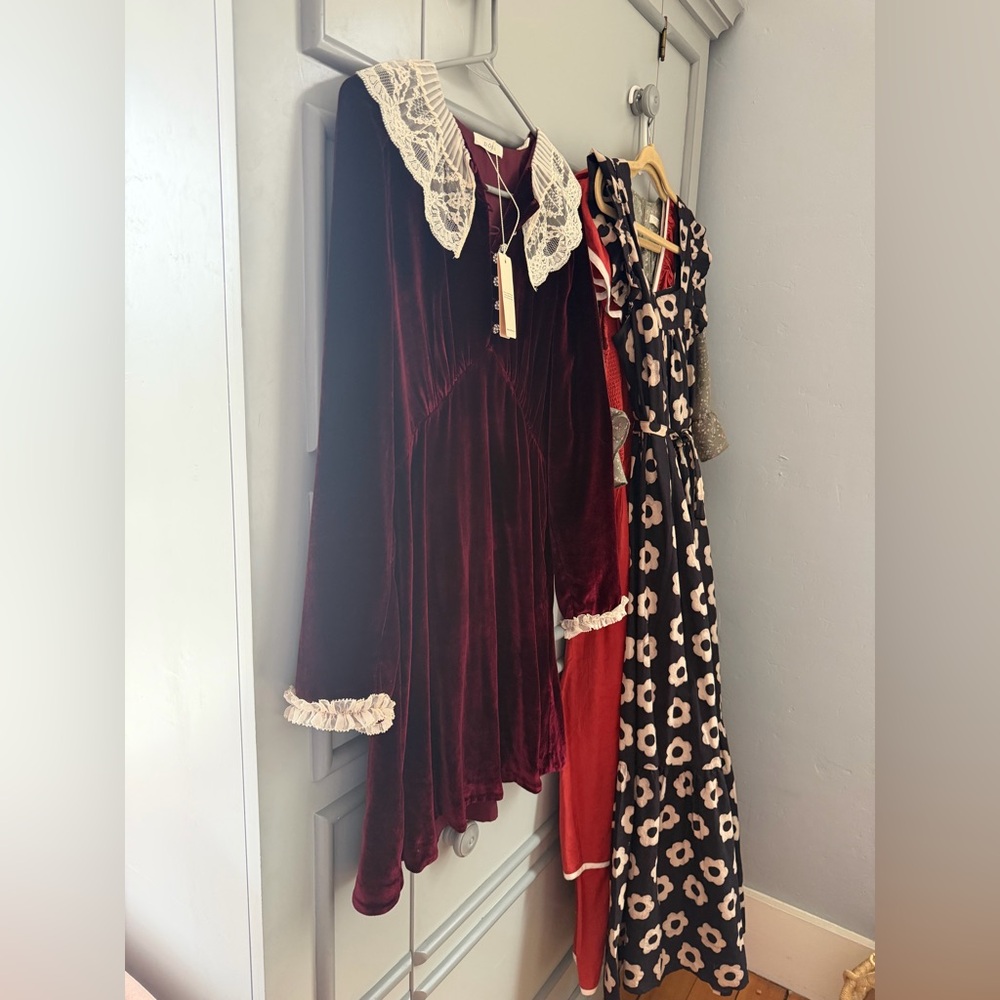 Doen NWT Velvet Long-Sleeve Dress with Lace Collar Burgundy - Picture 9 of 11